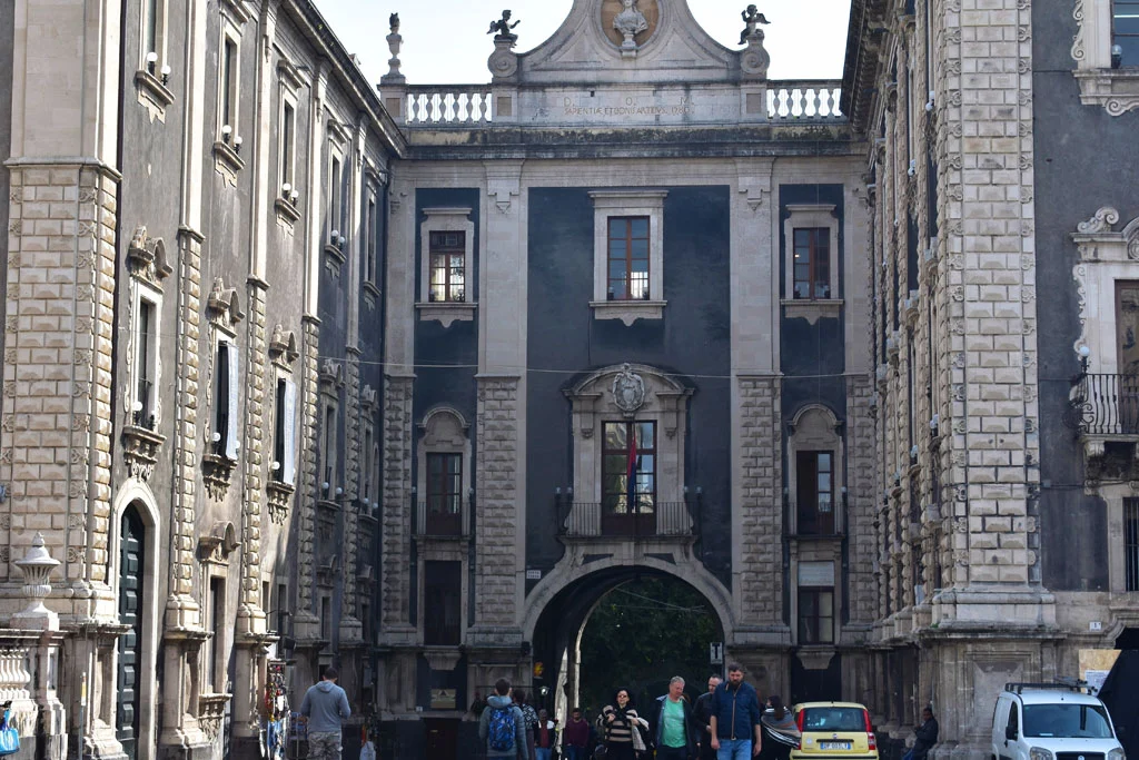 Porta Uzeda