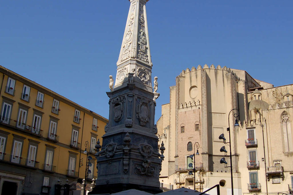 Napoli: tour storico di origini, culti e leggende