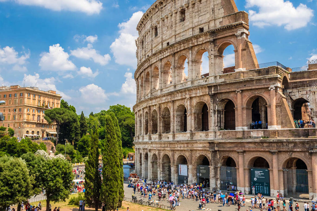 Tour guidato del Colosseo e del Foro Romano con accesso prioritario