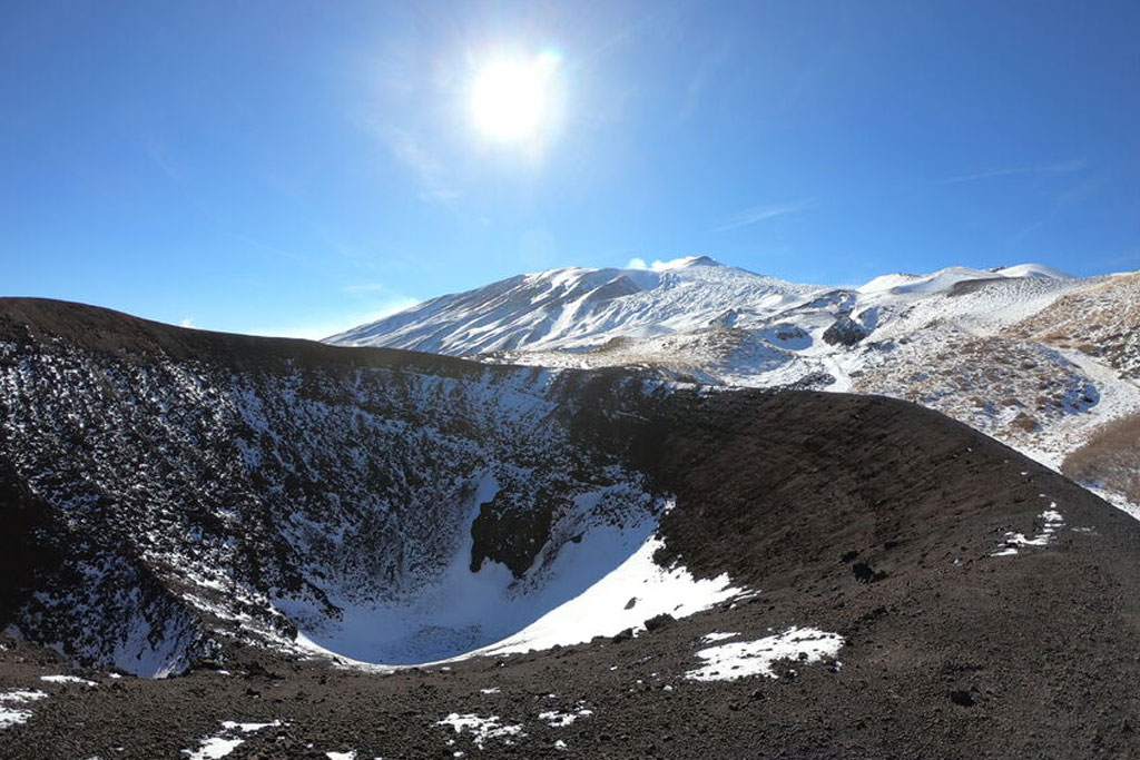 Etna: trekking tra i crateri dell'eruzione del 2002