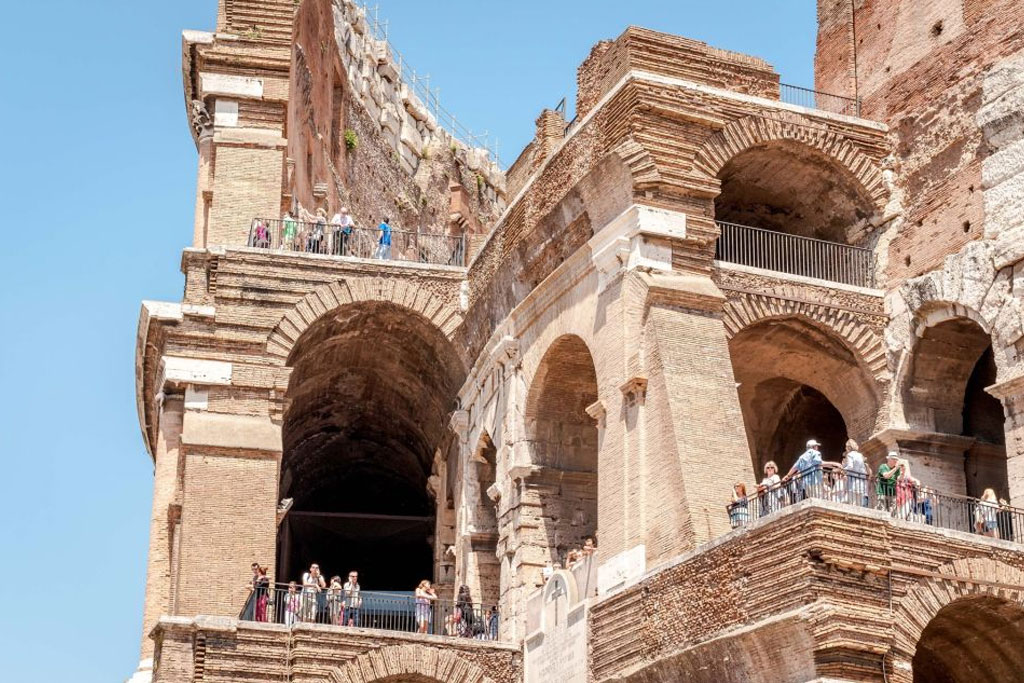 Colosseo, Foro Romano e Navona: tour privato prioritario