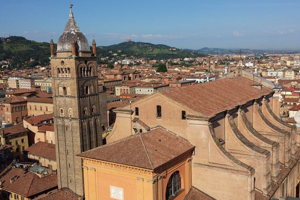 Bologna: tour a piedi di chiese e cattedrali