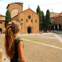 Bologna: tour privato a Santo Stefano e degustazione di cibi