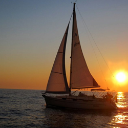 Bari: crociera in barca a vela di mezza giornata lungo la costa pugliese