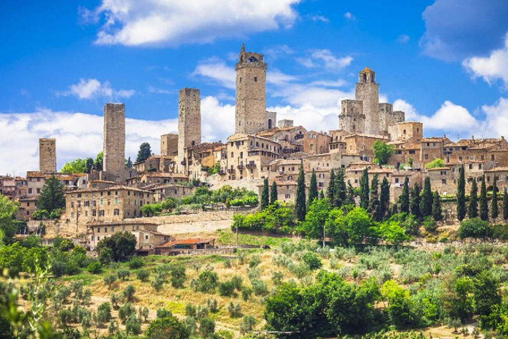 Gita di un giorno a San Gimignano e Volterra con cibo e vino