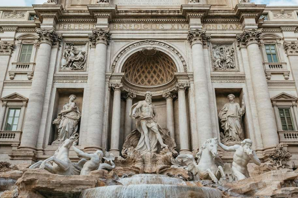 Roma: Scopri la Fontana di Trevi e il tour dei sotterranei