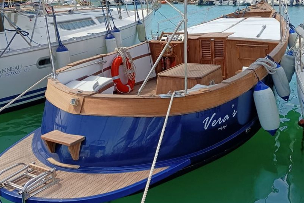 Bari in barca: ammira la città dal mare con Aperitivo
