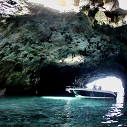 Polignano a Mare: tour in barca alle grotte con aperitivo