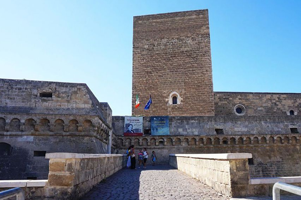 Bari: Visita Guidata al Castello Normanno-Svevo